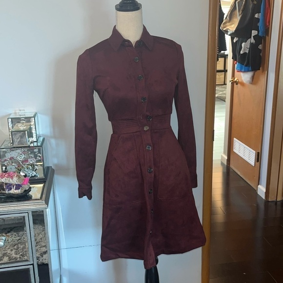a loves a NWT Faux Suede Button Front Long Sleeve Mini Shirt Dress XS BURGUNDY - Picture 2 of 12